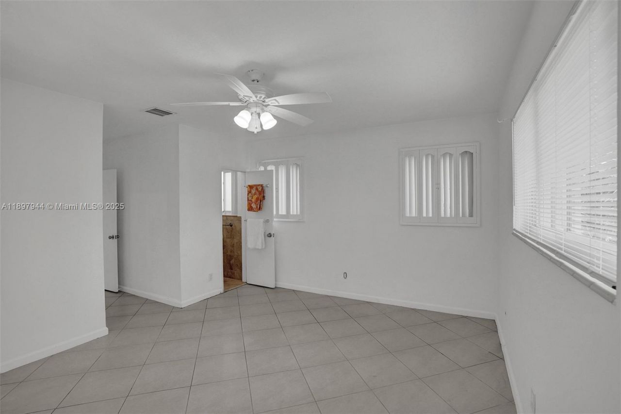 8851 Byron Ave, Surfside, FL 33154 Photo