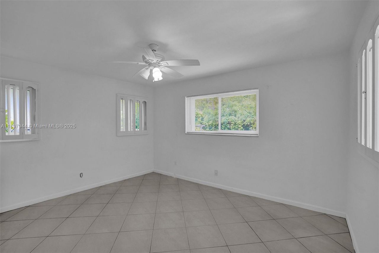 8851 Byron Ave, Surfside, FL 33154 Photo