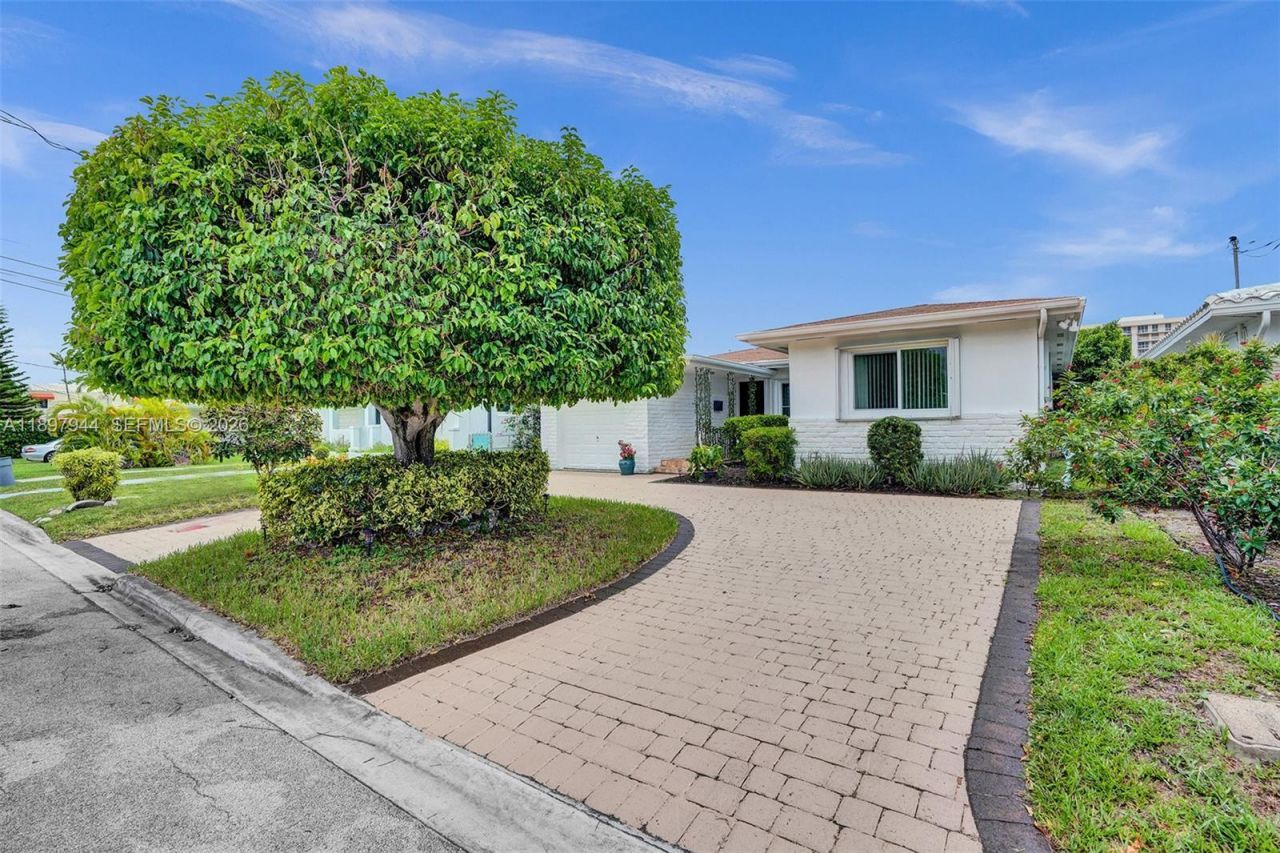 8851 Byron Ave, Surfside, FL 33154 Photo