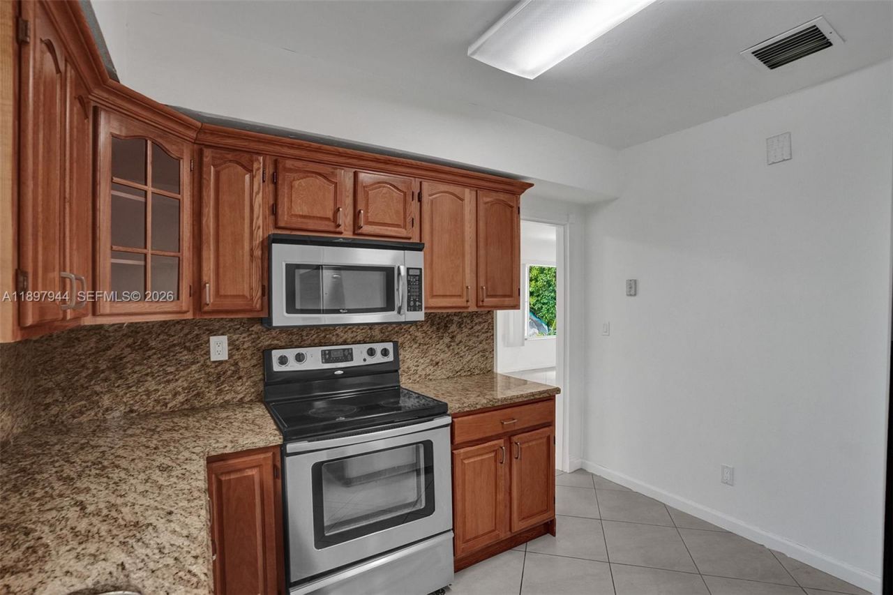 8851 Byron Ave, Surfside, FL 33154 Photo