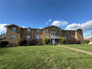 1469 Valentine Circle NW, Canton, OH 44708