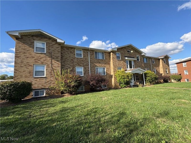 1469 Valentine Circle NW, Canton, OH 44708 Photo 2