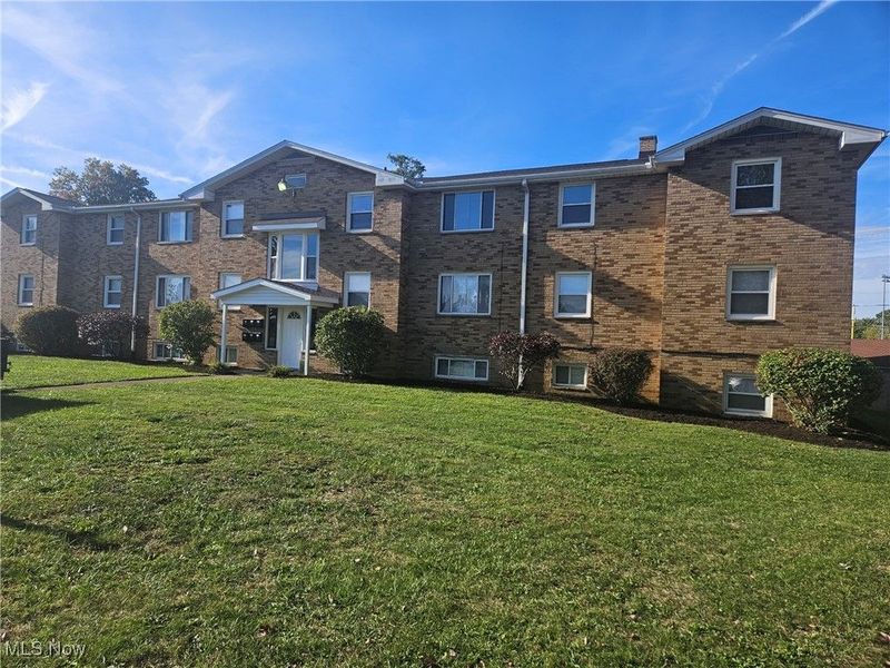 1469 Valentine Circle NW, Canton, OH 44708 Photo 3