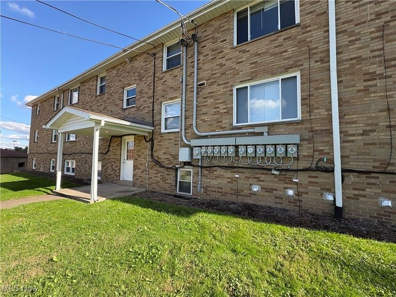 1469 Valentine Circle NW, Canton, OH 44708 Photo 4