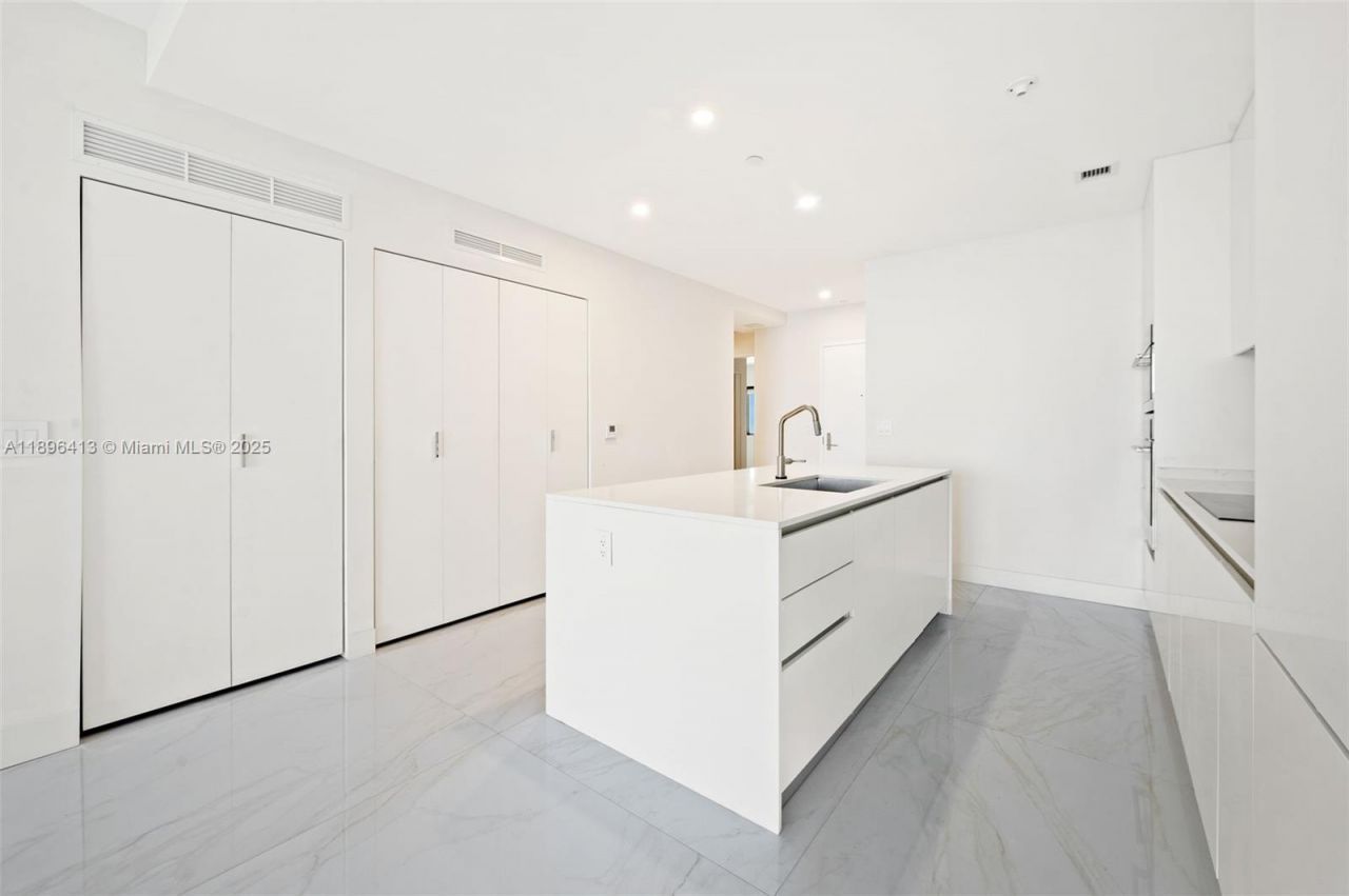 700 NE 24th St, Unit 702, Miami, FL 33137 Photo