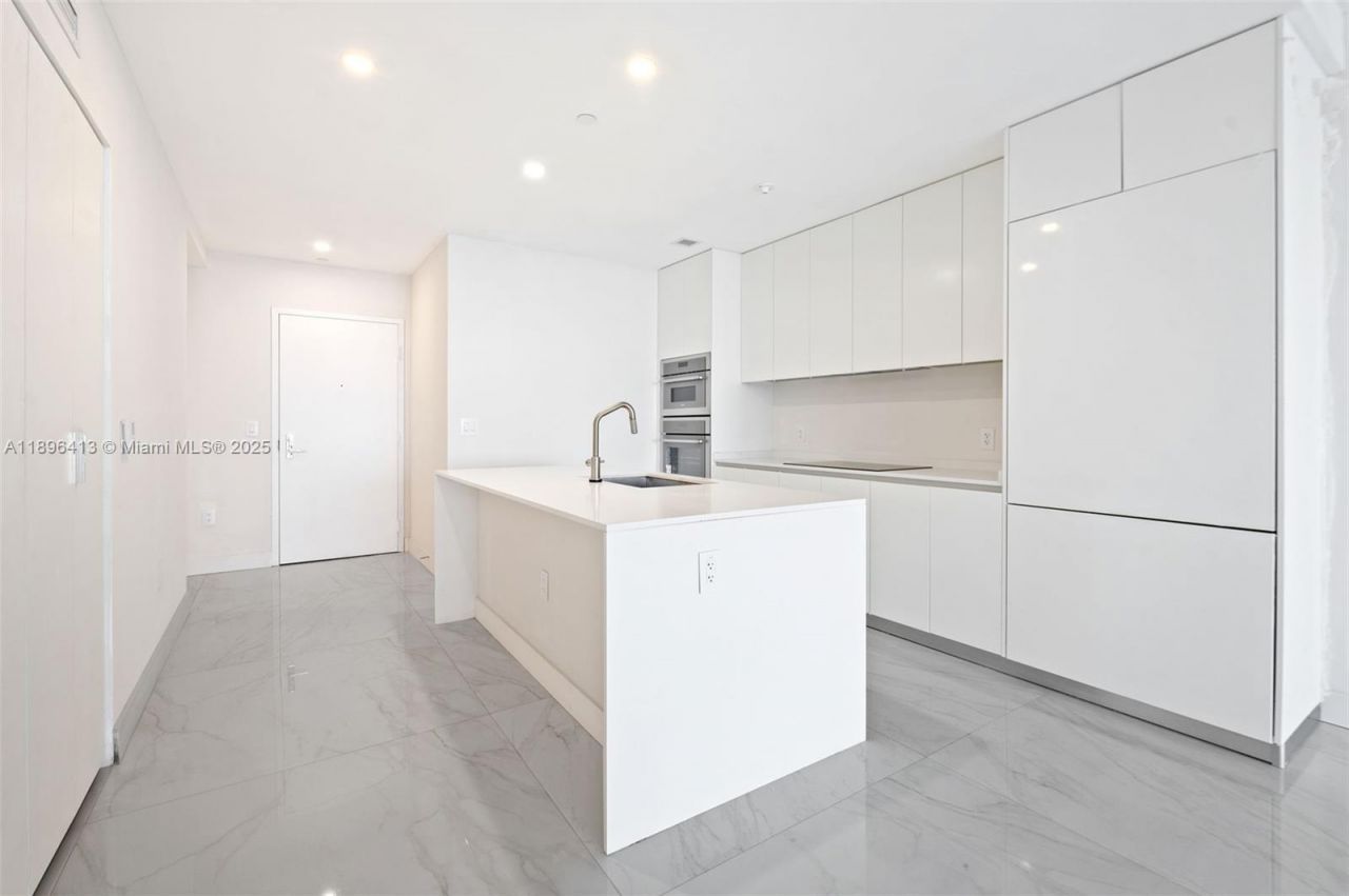 700 NE 24th St, Unit 702, Miami, FL 33137 Photo