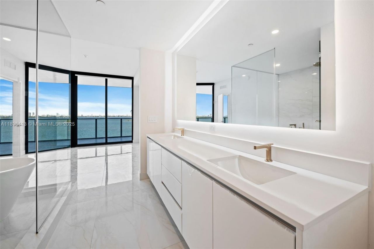 700 NE 24th St, Unit 702, Miami, FL 33137 Photo