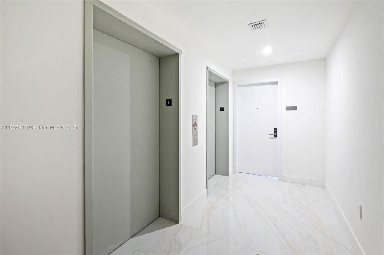 700 NE 24th St, Unit 702, Miami, FL 33137 Photo