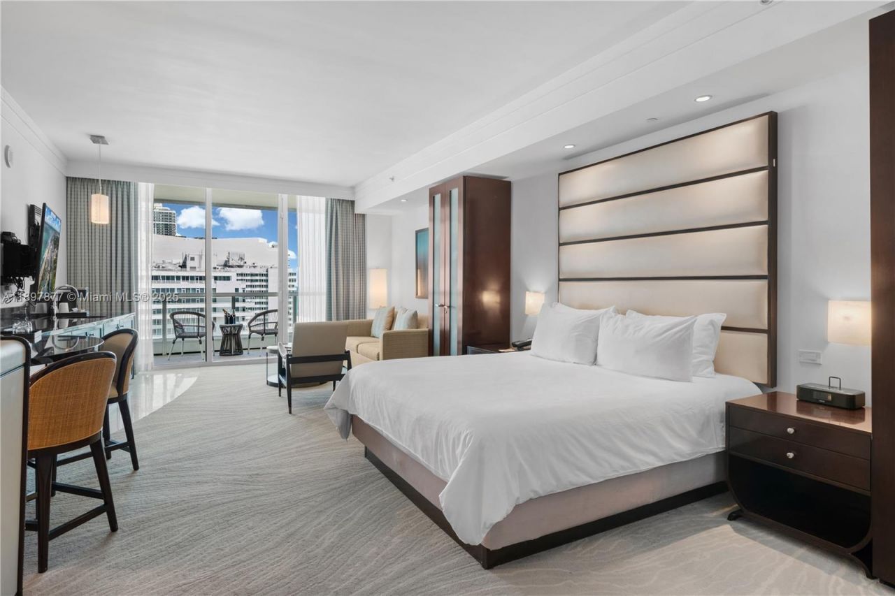 4391 Collins Ave, Unit 1403, Miami Beach, FL 33140 Photo