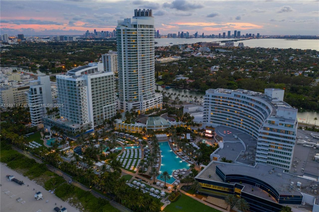 4391 Collins Ave, Unit 1403, Miami Beach, FL 33140 Photo