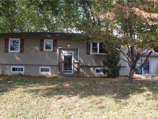 3 country club Terrace, Lexington, MO 64067