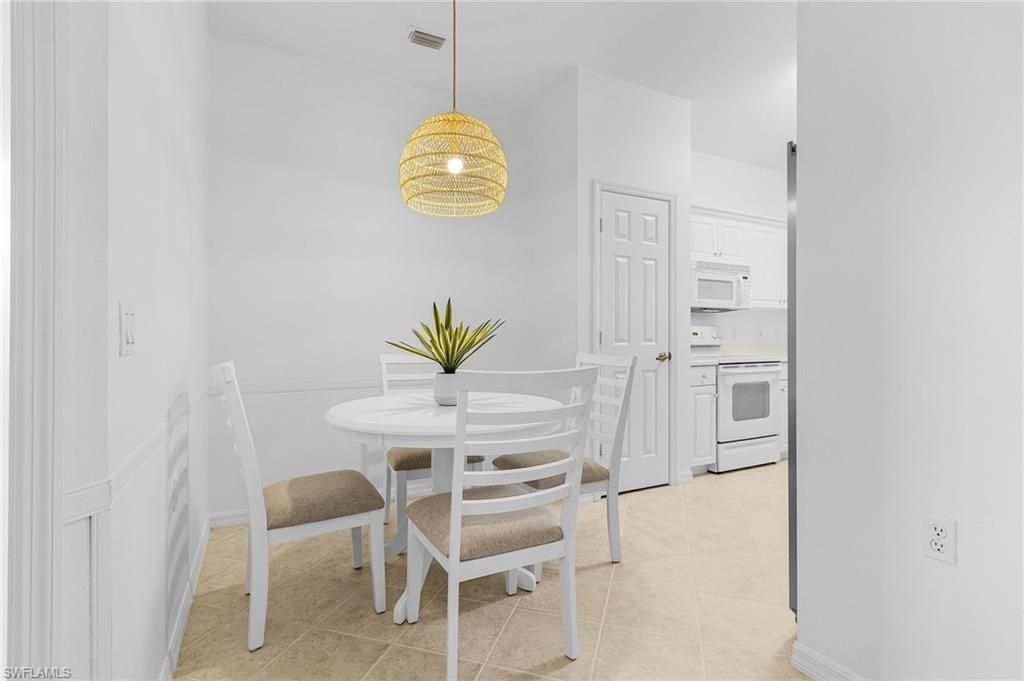 3984 Bishopwood Ct E, Unit 205, Naples, FL 34114 Photo