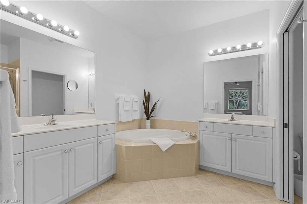3984 Bishopwood Ct E, Unit 205, Naples, FL 34114 Photo