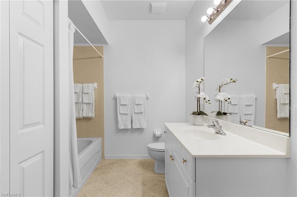 3984 Bishopwood Ct E, Unit 205, Naples, FL 34114 Photo