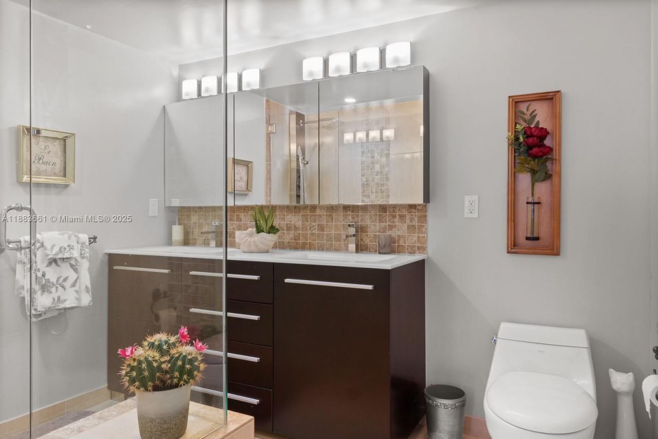 18260 N Bay Rd, Unit 516, Sunny Isles Beach, FL 33160 Photo