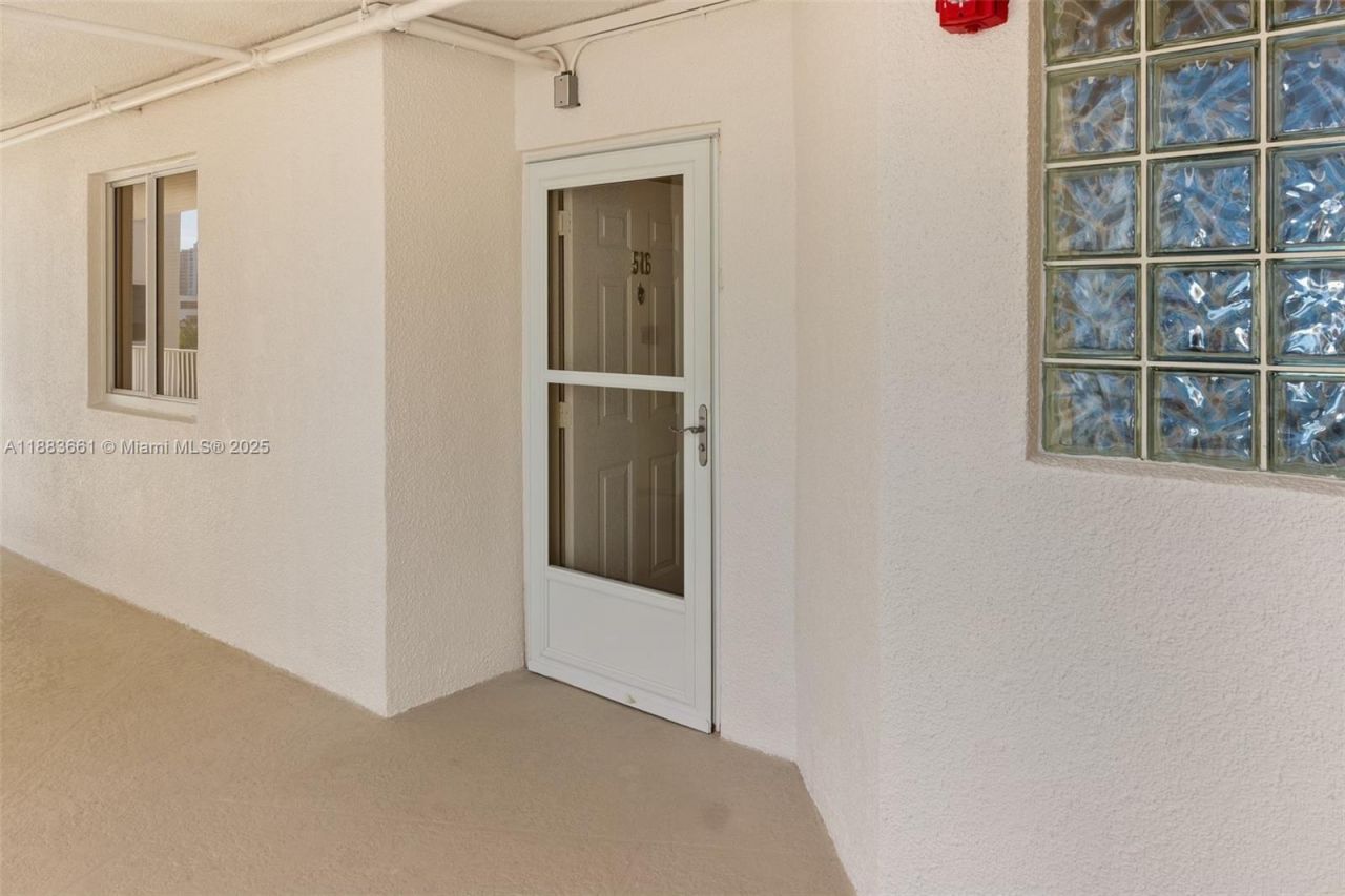 18260 N Bay Rd, Unit 516, Sunny Isles Beach, FL 33160 Photo
