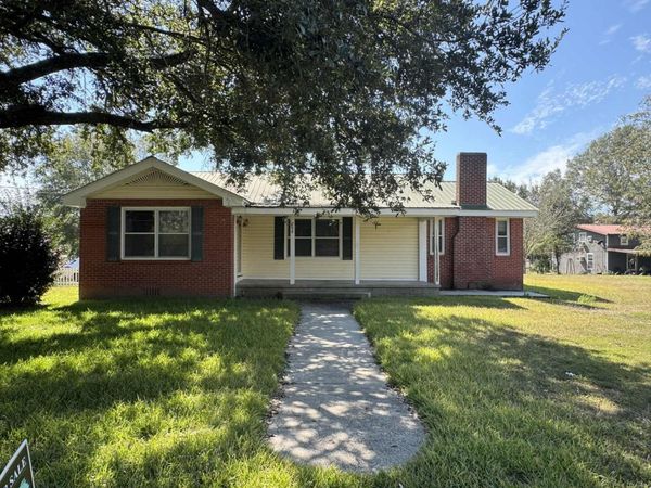 208 Ovett Moselle Rd., Moselle, MS 39459