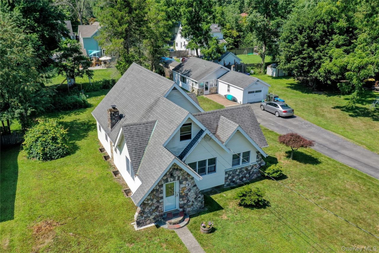 9 Chestnut Street, Greenwood Lake, NY 10925 Main Photo