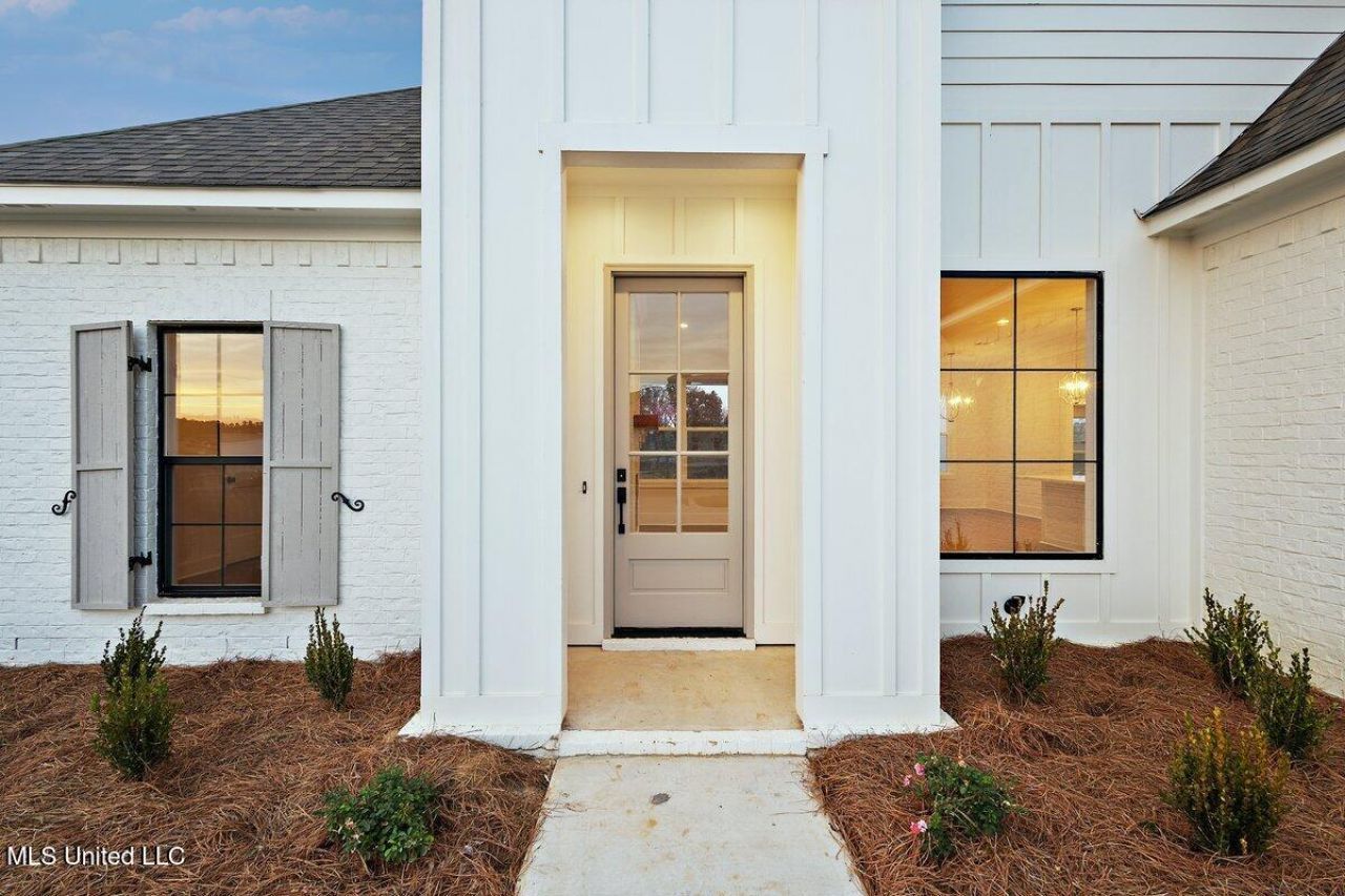 400 Aurora Circle, Canton, MS 39046 Main Photo