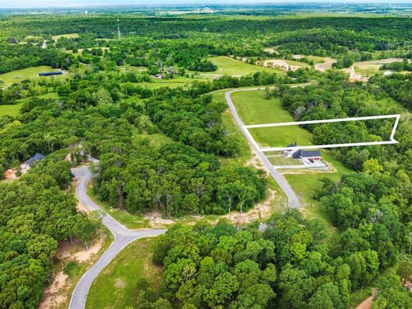 8100 Hill Country Drive, Decatur, AR 72722