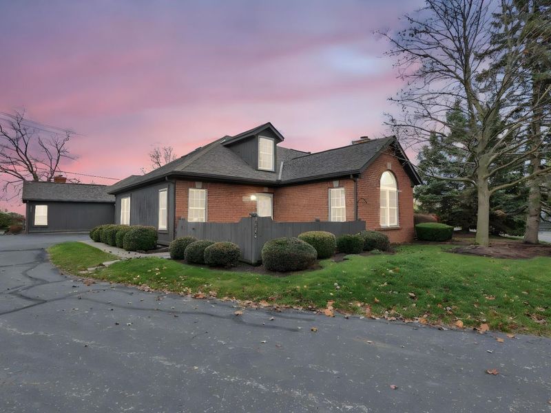 2560 Trotterslane Drive, Columbus, OH 43235 Photo 1