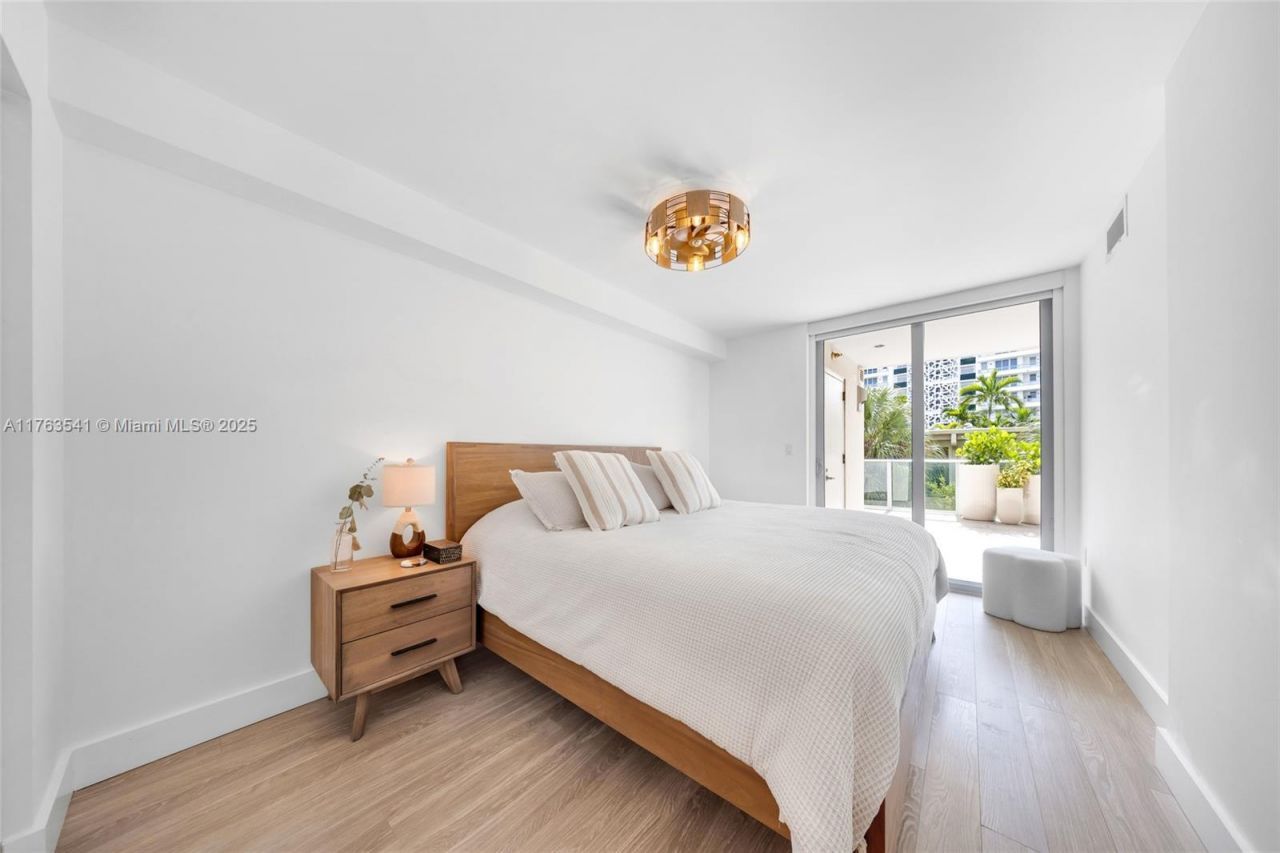 1025 92nd St, Unit 306, Bay Harbor Islands, FL 33154 Photo