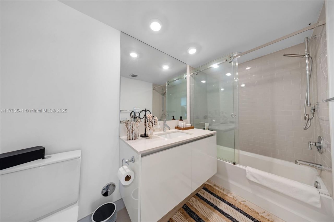 1025 92nd St, Unit 306, Bay Harbor Islands, FL 33154 Photo