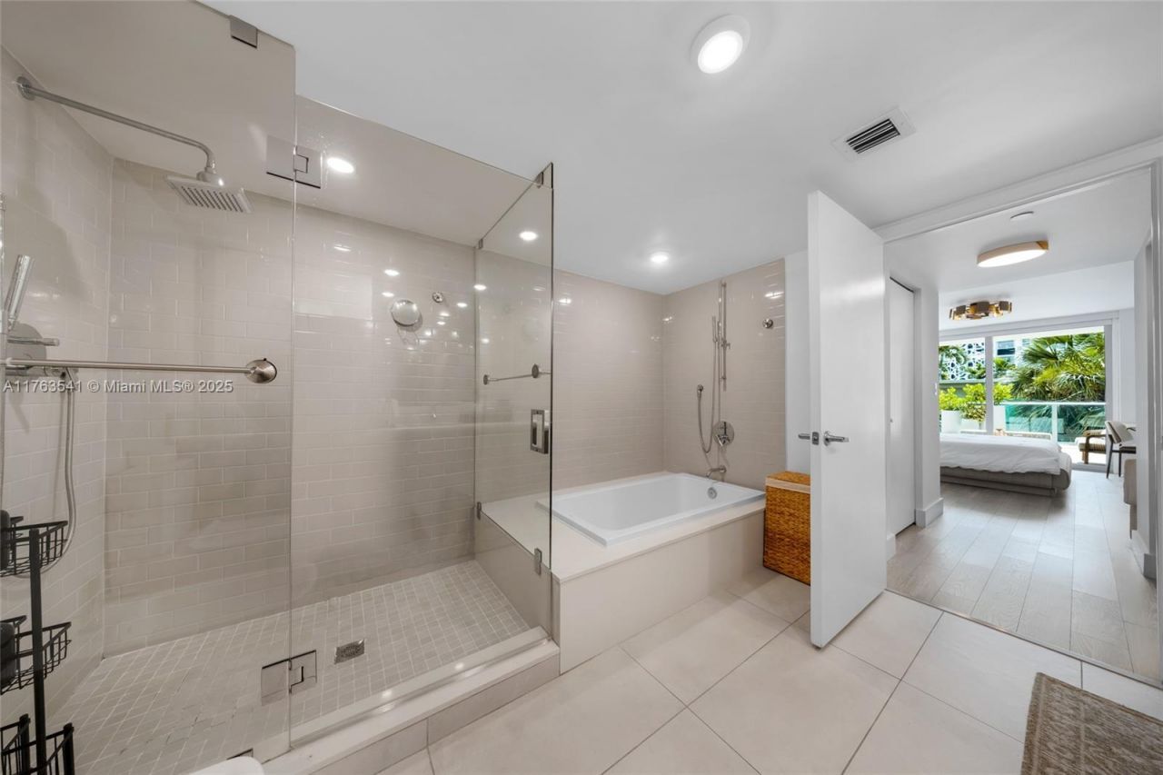 1025 92nd St, Unit 306, Bay Harbor Islands, FL 33154 Photo