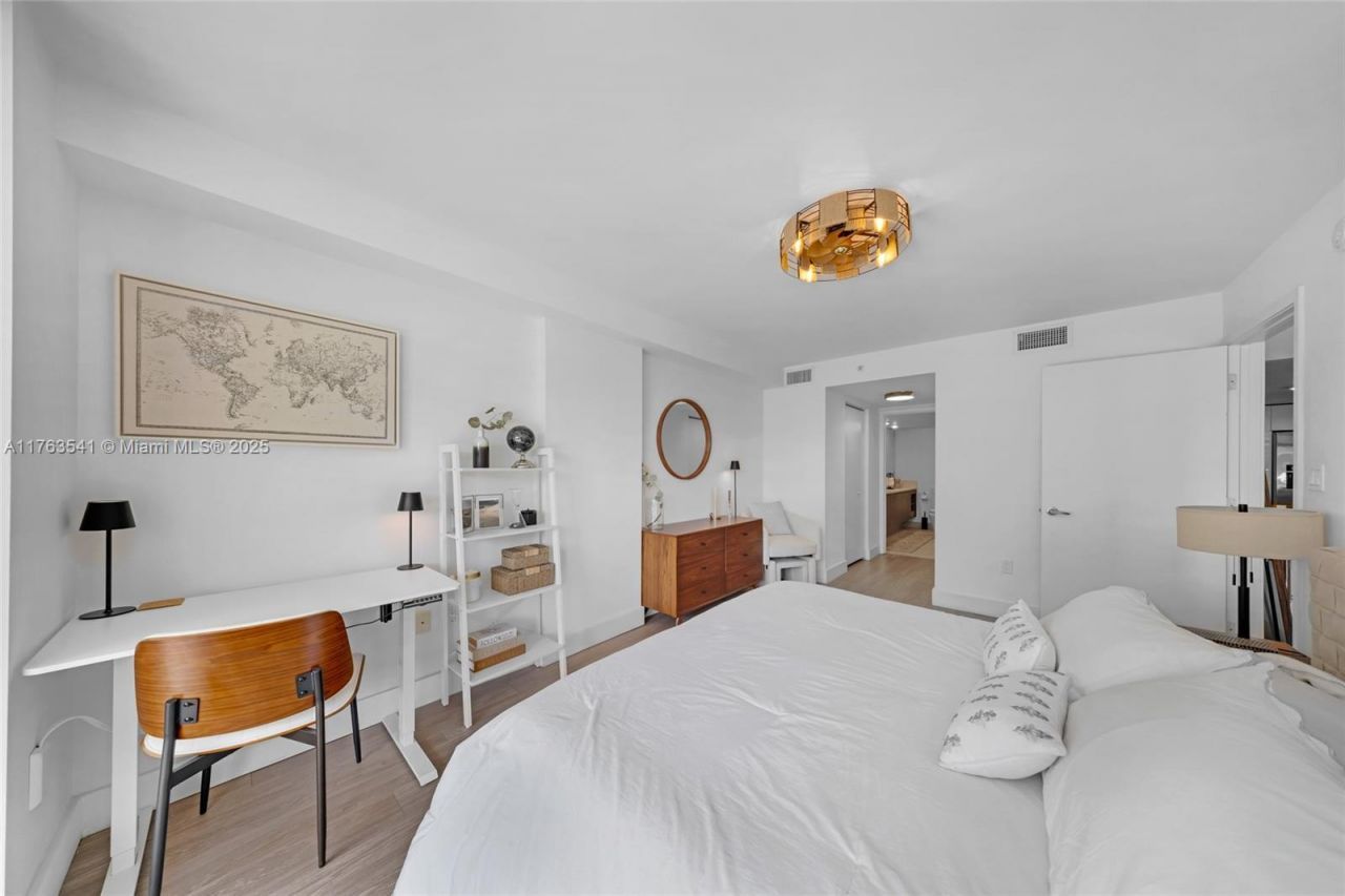 1025 92nd St, Unit 306, Bay Harbor Islands, FL 33154 Photo