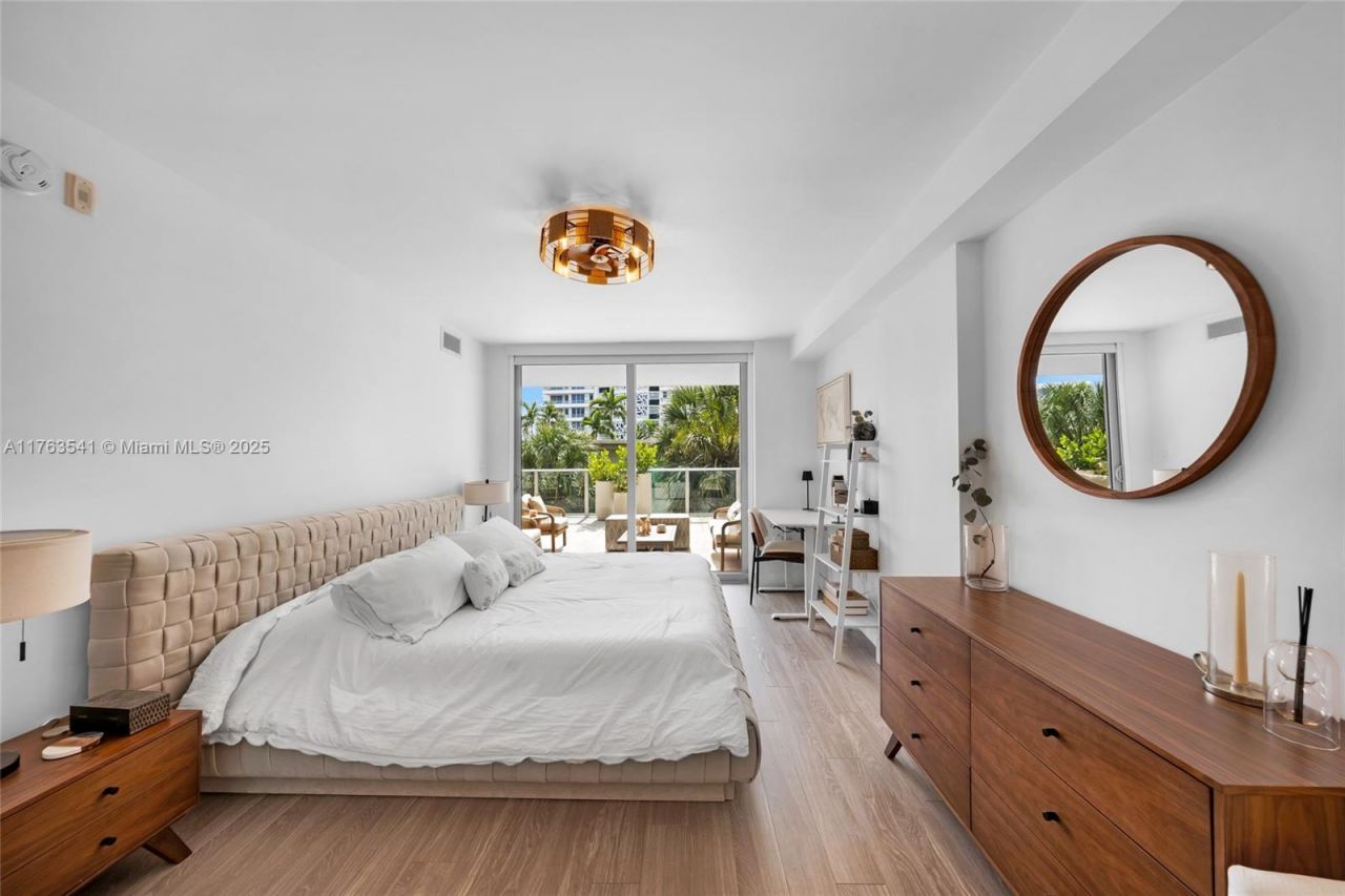 1025 92nd St, Unit 306, Bay Harbor Islands, FL 33154 Photo