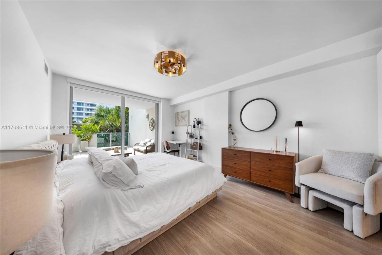 1025 92nd St, Unit 306, Bay Harbor Islands, FL 33154 Photo