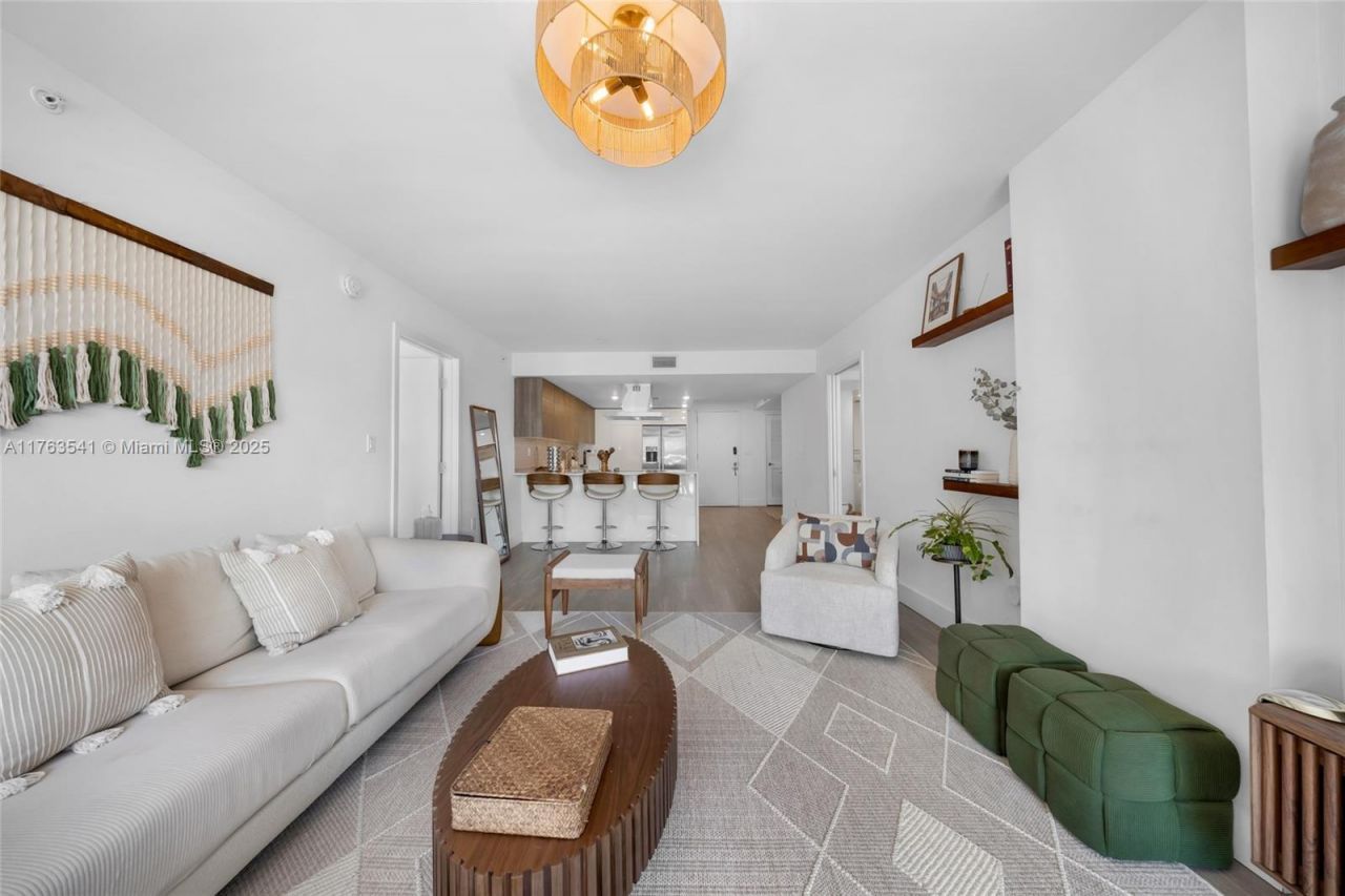 1025 92nd St, Unit 306, Bay Harbor Islands, FL 33154 Photo