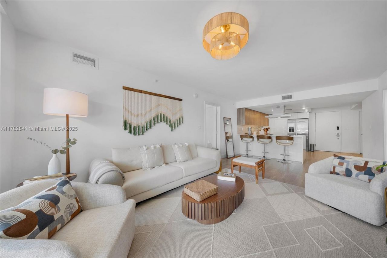 1025 92nd St, Unit 306, Bay Harbor Islands, FL 33154 Photo