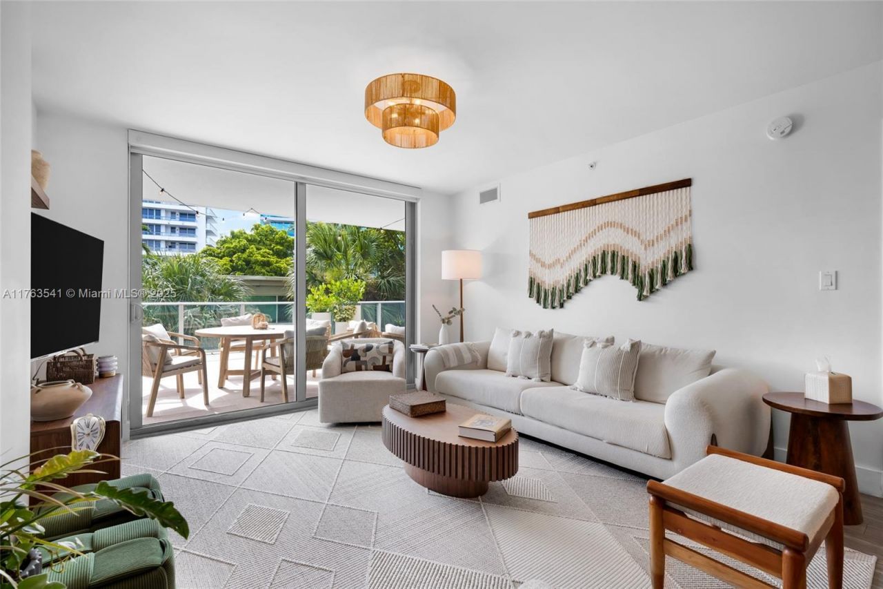 1025 92nd St, Unit 306, Bay Harbor Islands, FL 33154 Photo