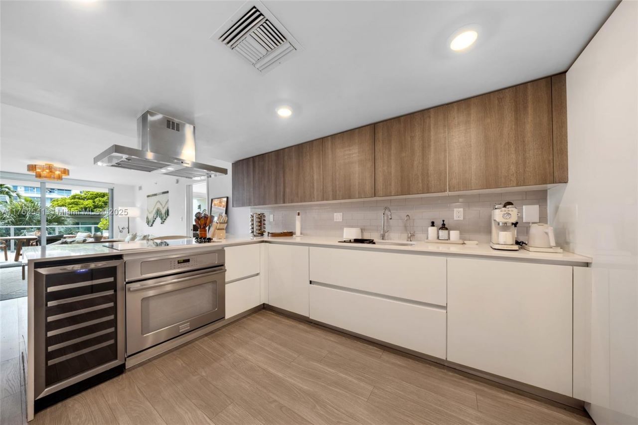 1025 92nd St, Unit 306, Bay Harbor Islands, FL 33154 Photo