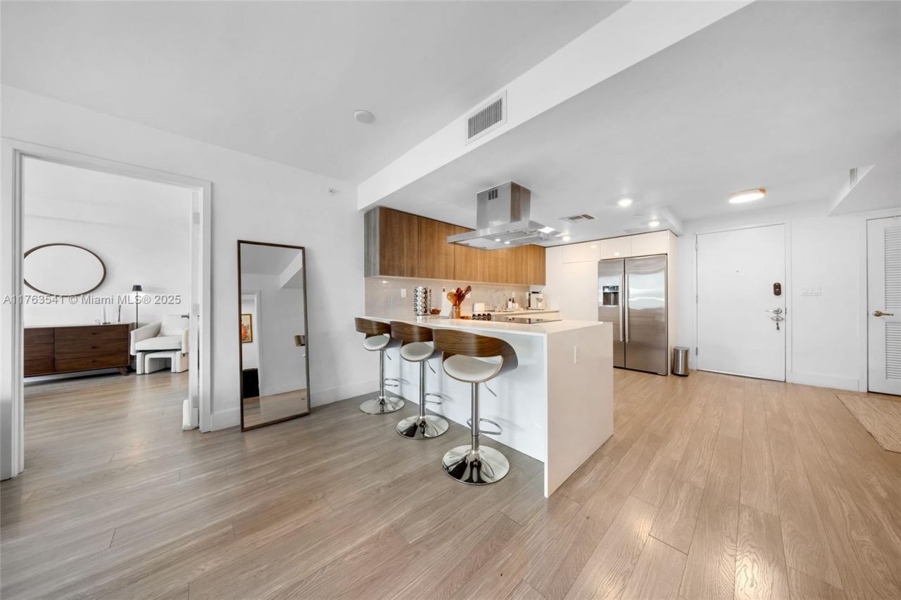 1025 92nd St, Unit 306, Bay Harbor Islands, FL 33154 Photo