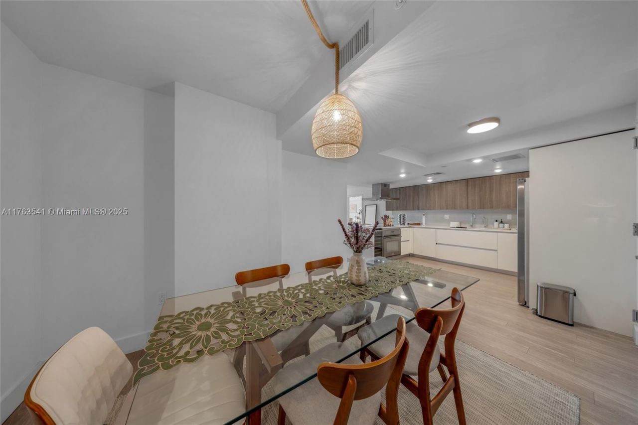 1025 92nd St, Unit 306, Bay Harbor Islands, FL 33154 Photo