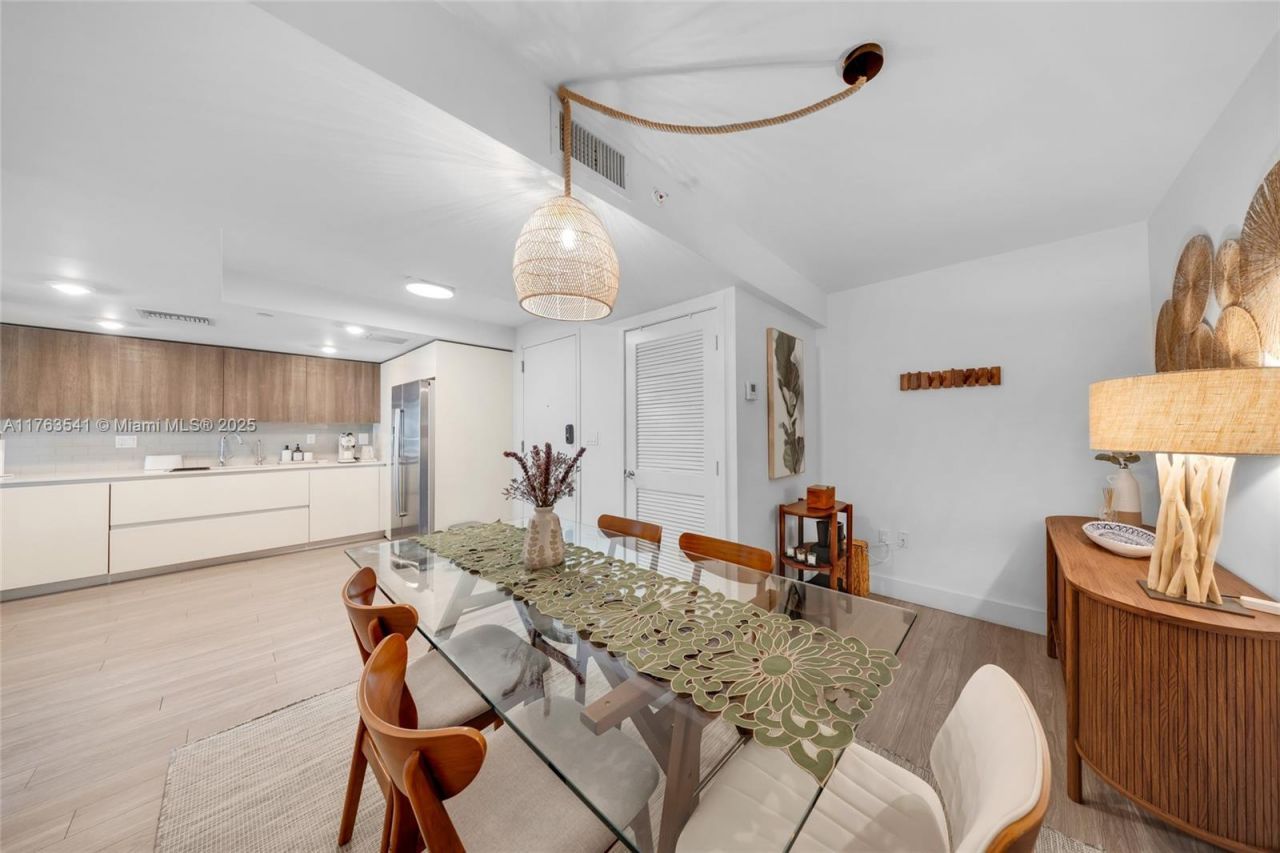 1025 92nd St, Unit 306, Bay Harbor Islands, FL 33154 Photo