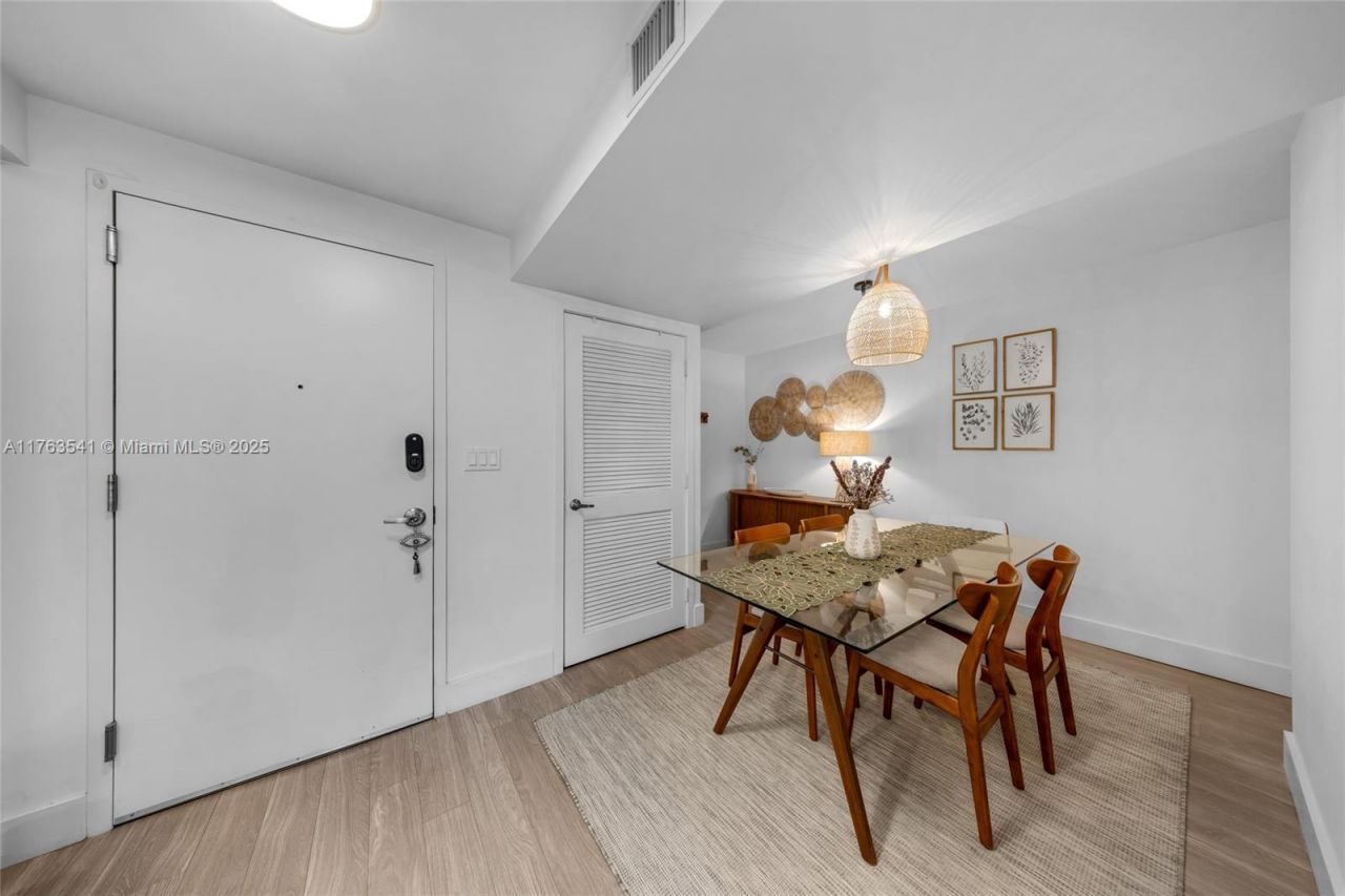 1025 92nd St, Unit 306, Bay Harbor Islands, FL 33154 Photo