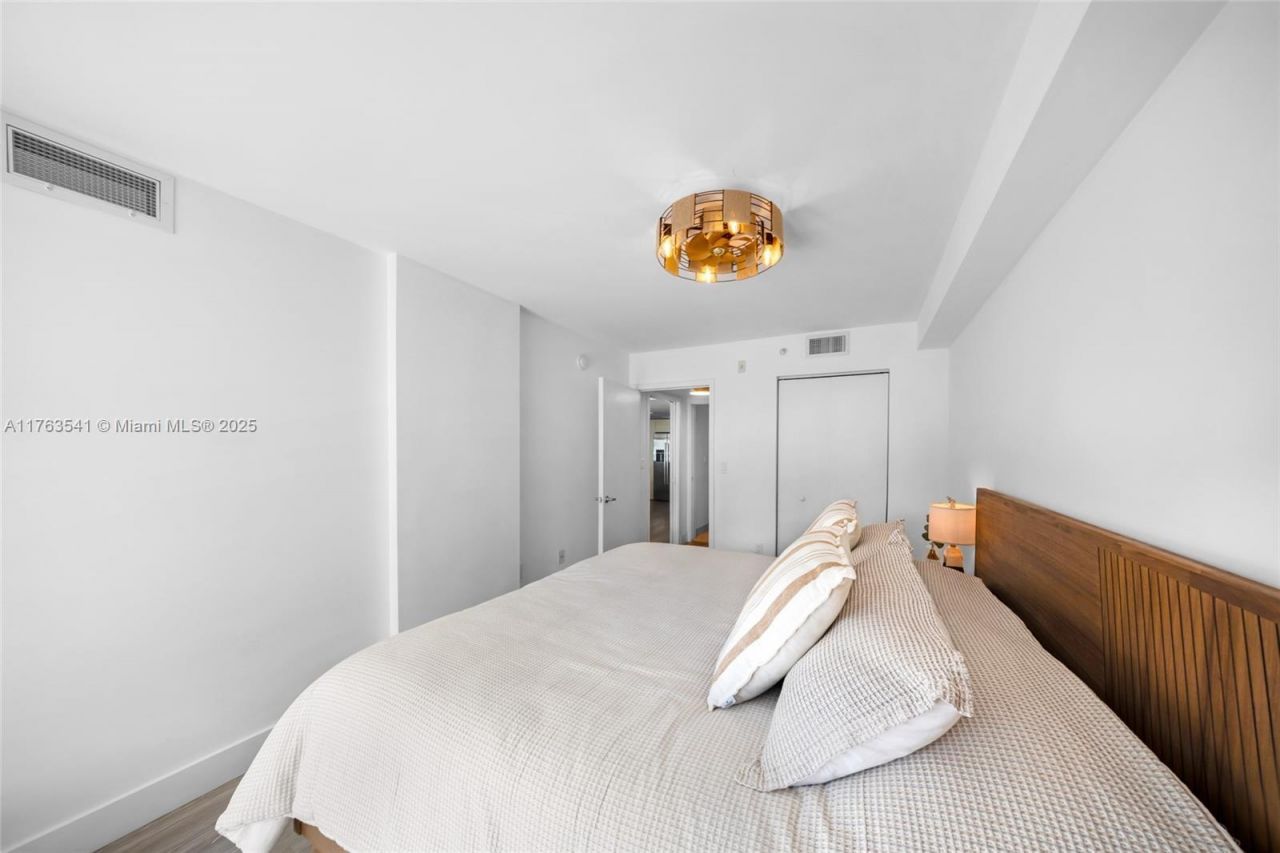 1025 92nd St, Unit 306, Bay Harbor Islands, FL 33154 Photo