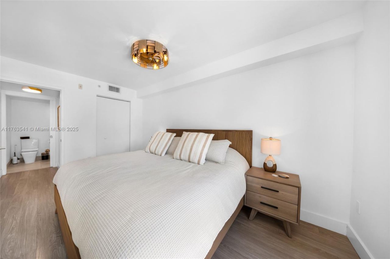 1025 92nd St, Unit 306, Bay Harbor Islands, FL 33154 Photo