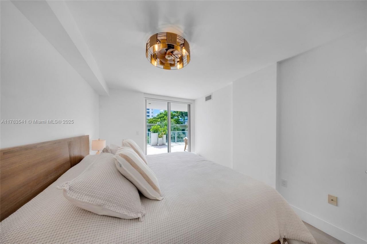 1025 92nd St, Unit 306, Bay Harbor Islands, FL 33154 Photo