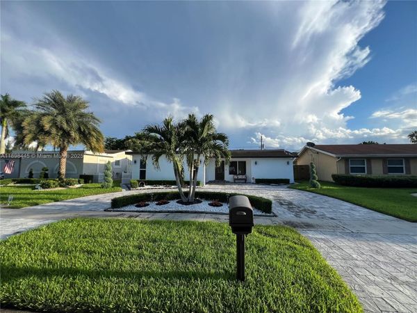 11370 NW 46th Pl, Sunrise, FL 33323