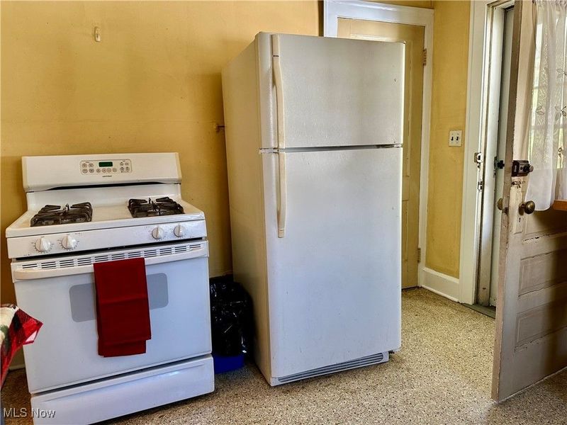 349 E Hopocan Avenue, Barberton, OH 44203 Photo 9