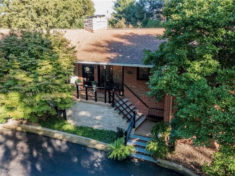 2742 Dunkeith Drive NW, Canton, OH 44708 Photo 3