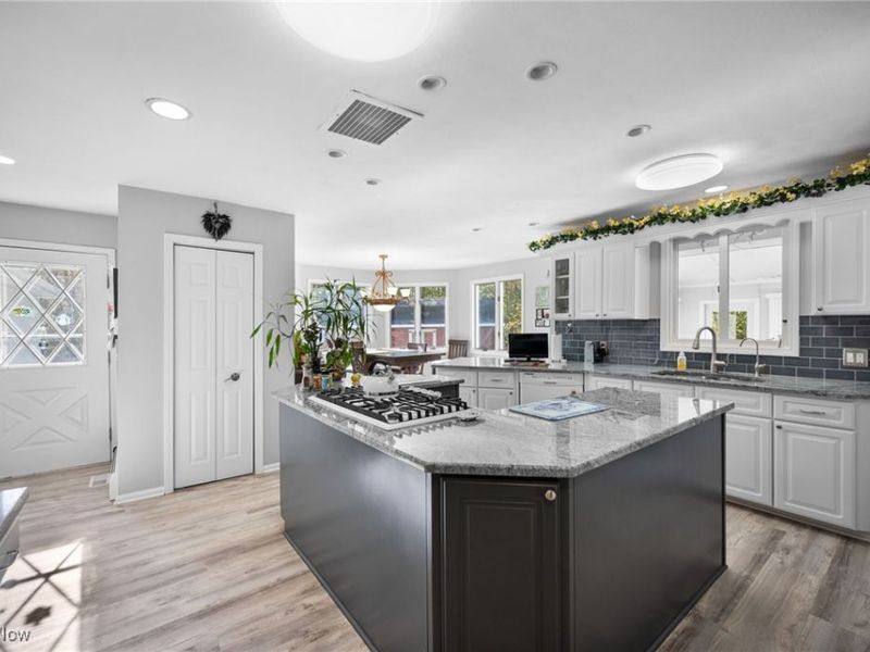 10885 Scranton Woods Trail, Newbury, OH 44065 Photo 7