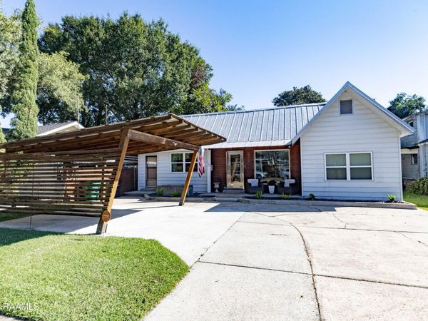 142 Cedar Crest Court, Lafayette, LA 70501