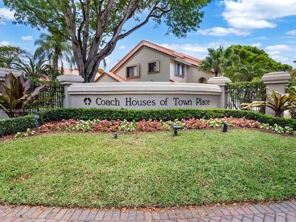 5800 Coach House Cir, Unit E, Boca Raton, FL 33486