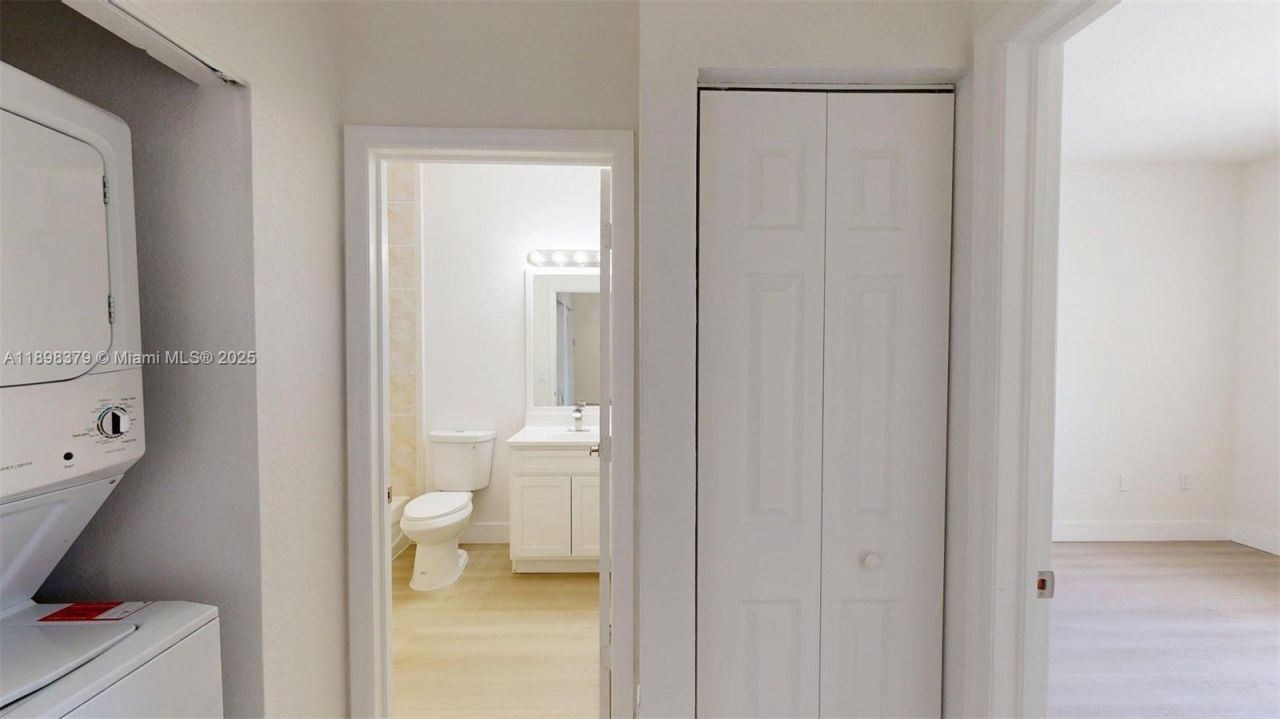 374 NE 27th Ave, Unit 201, Homestead, FL 33033 Photo