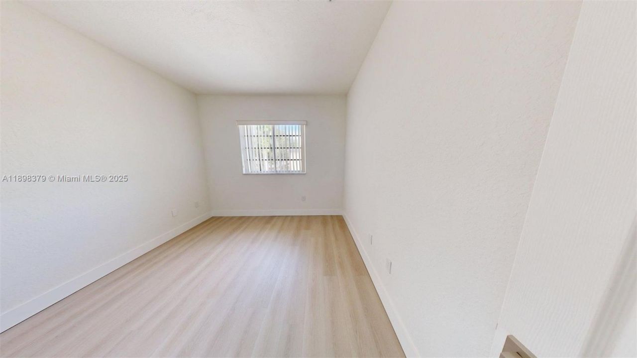 374 NE 27th Ave, Unit 201, Homestead, FL 33033 Photo